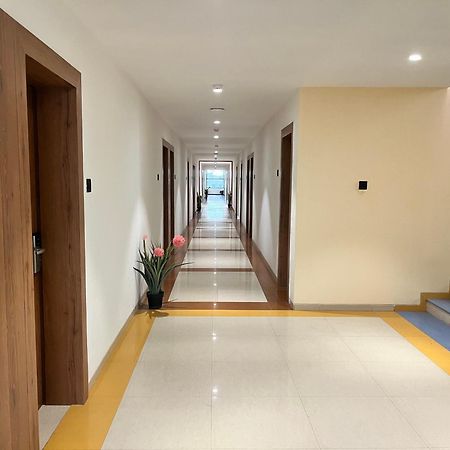 Hotel Avenue Plaza Mundra Buitenkant foto